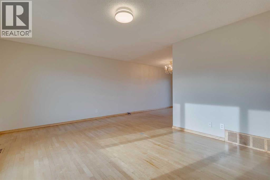 4 Lake Huron Place Se, Calgary, Alberta  T2J 5H9 - Photo 5 - A2270662