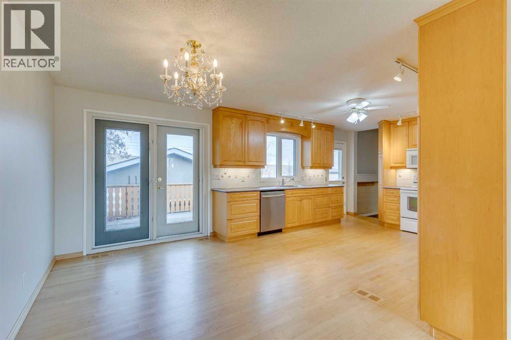 4 Lake Huron Place Se, Calgary, Alberta  T2J 5H9 - Photo 10 - A2270662