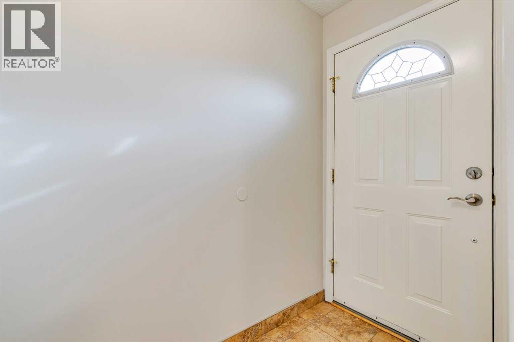 4 Lake Huron Place Se, Calgary, Alberta  T2J 5H9 - Photo 3 - A2270662