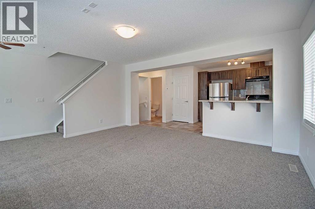 221 Hillcrest Gardens Sw, Airdrie, Alberta  T4B 4J2 - Photo 5 - A2258738