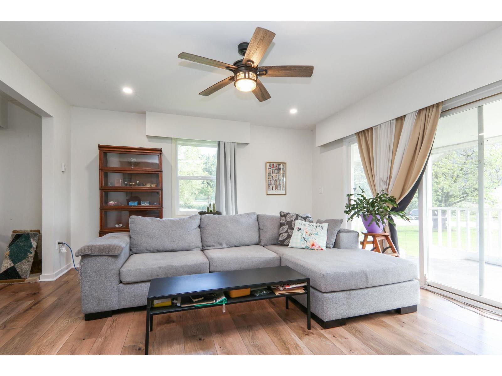 36113 Page Road, Abbotsford, British Columbia  V3G 1P3 - Photo 3 - R3069889