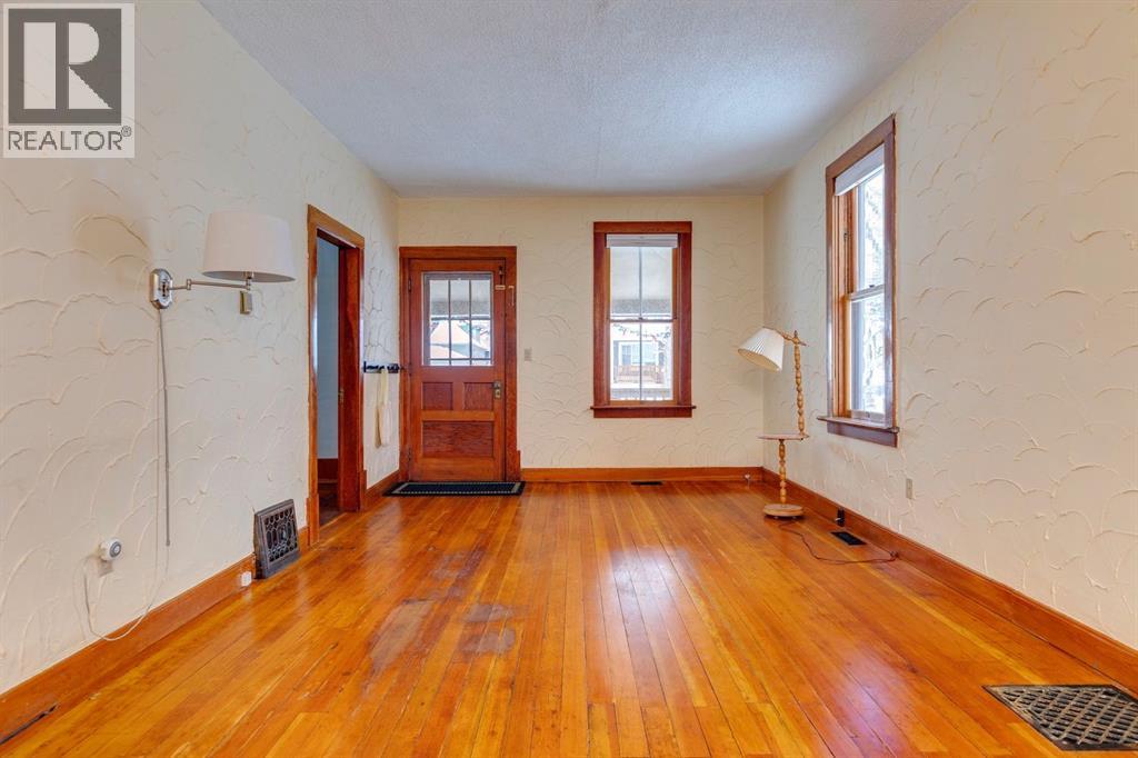 77 Elma Street W, Okotoks, Alberta  T1S 1J8 - Photo 3 - A2272301