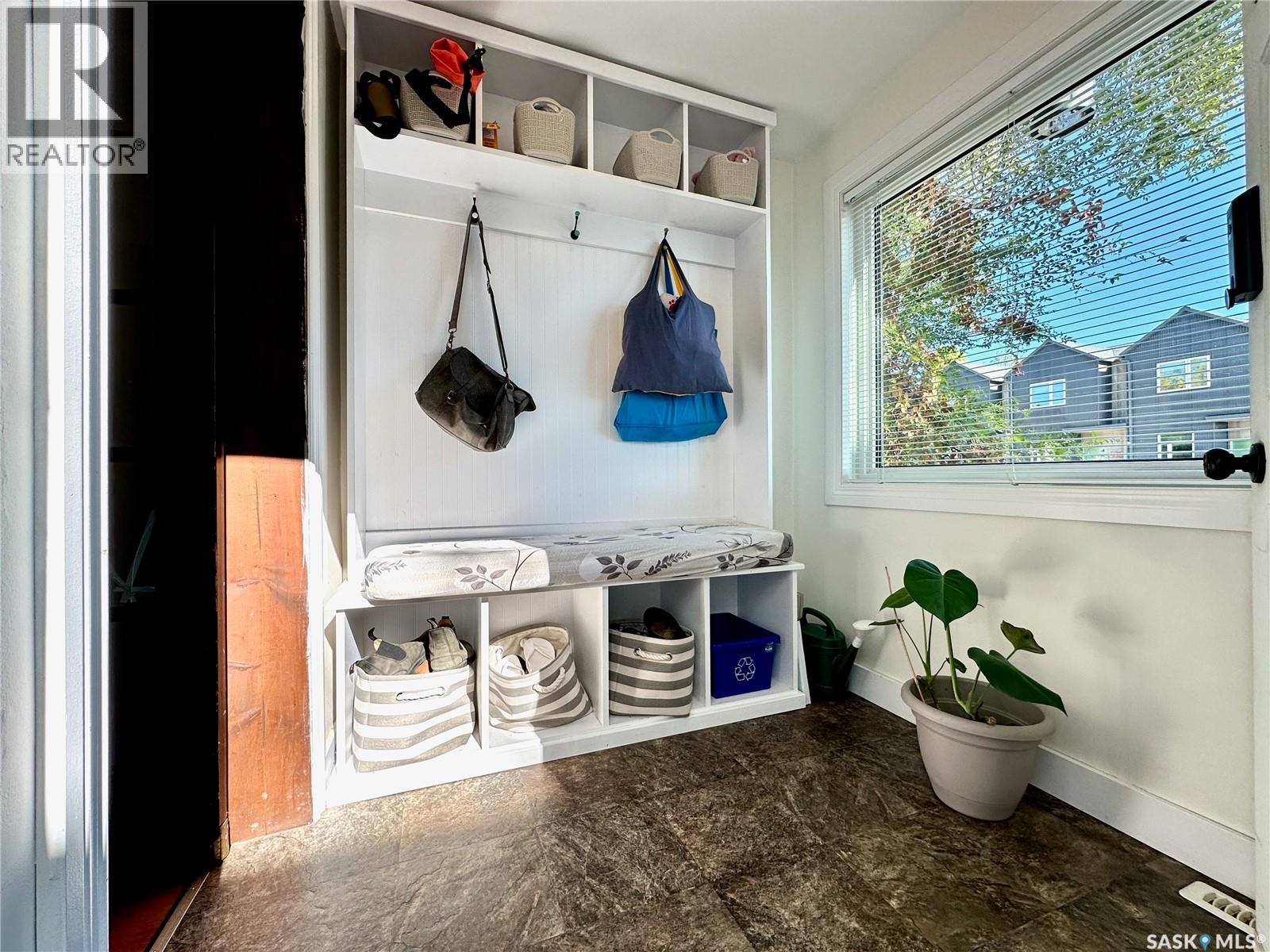 537 F Avenue S, Saskatoon, Saskatchewan  S7M 1T6 - Photo 3 - SK024706