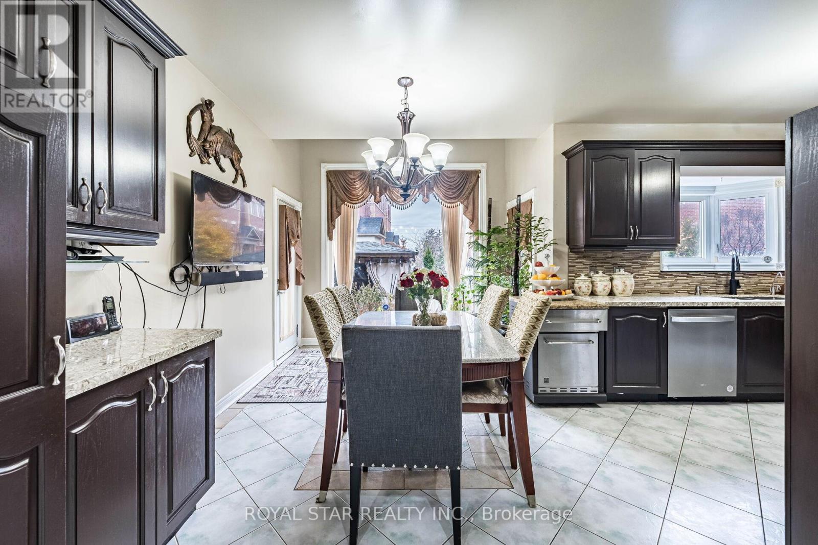 40 Oakdale Road, Vaughan, Ontario  L6A 1J1 - Photo 13 - N12576924