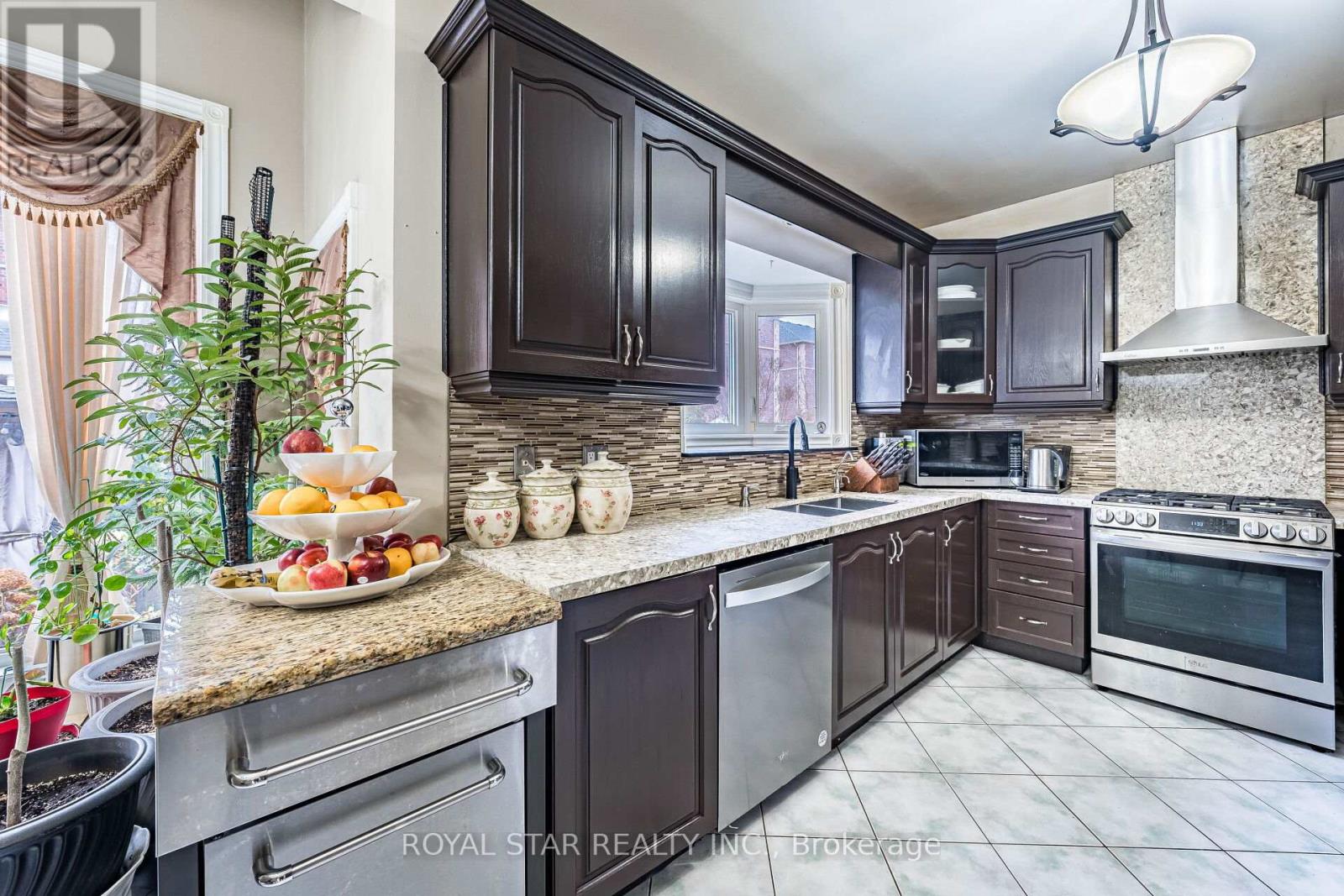 40 Oakdale Road, Vaughan, Ontario  L6A 1J1 - Photo 15 - N12576924