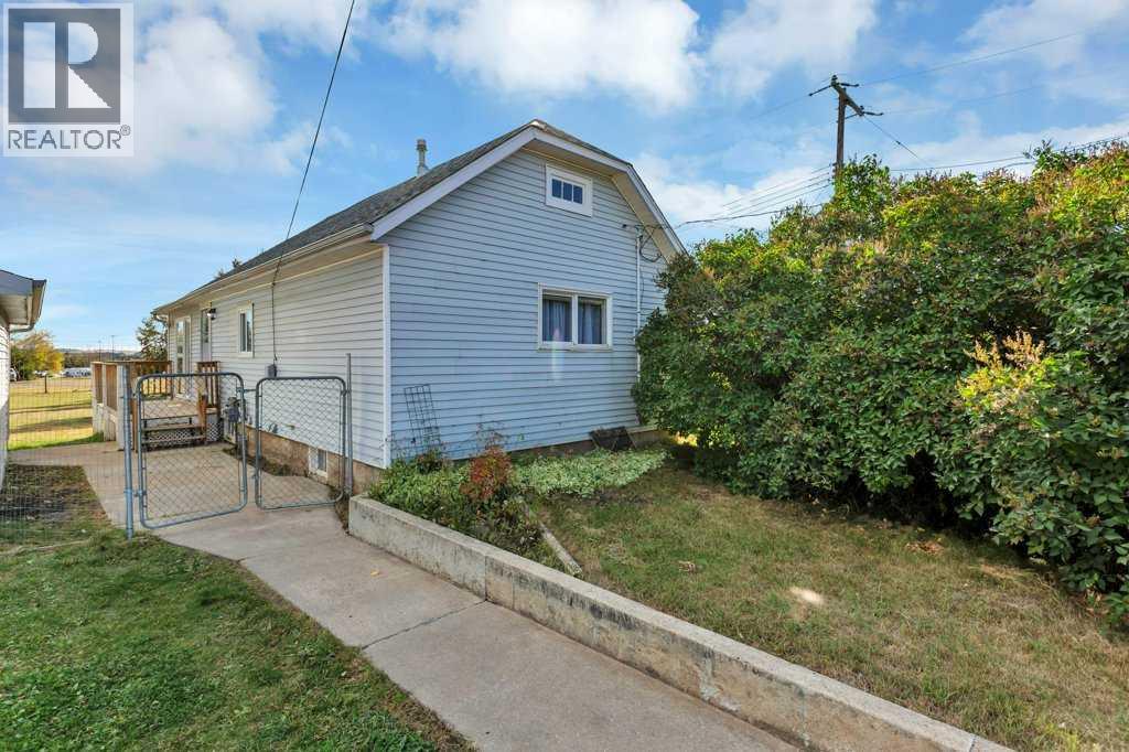 5025 49 Avenue, Rimbey, Alberta  T0C 2J0 - Photo 2 - A2265534