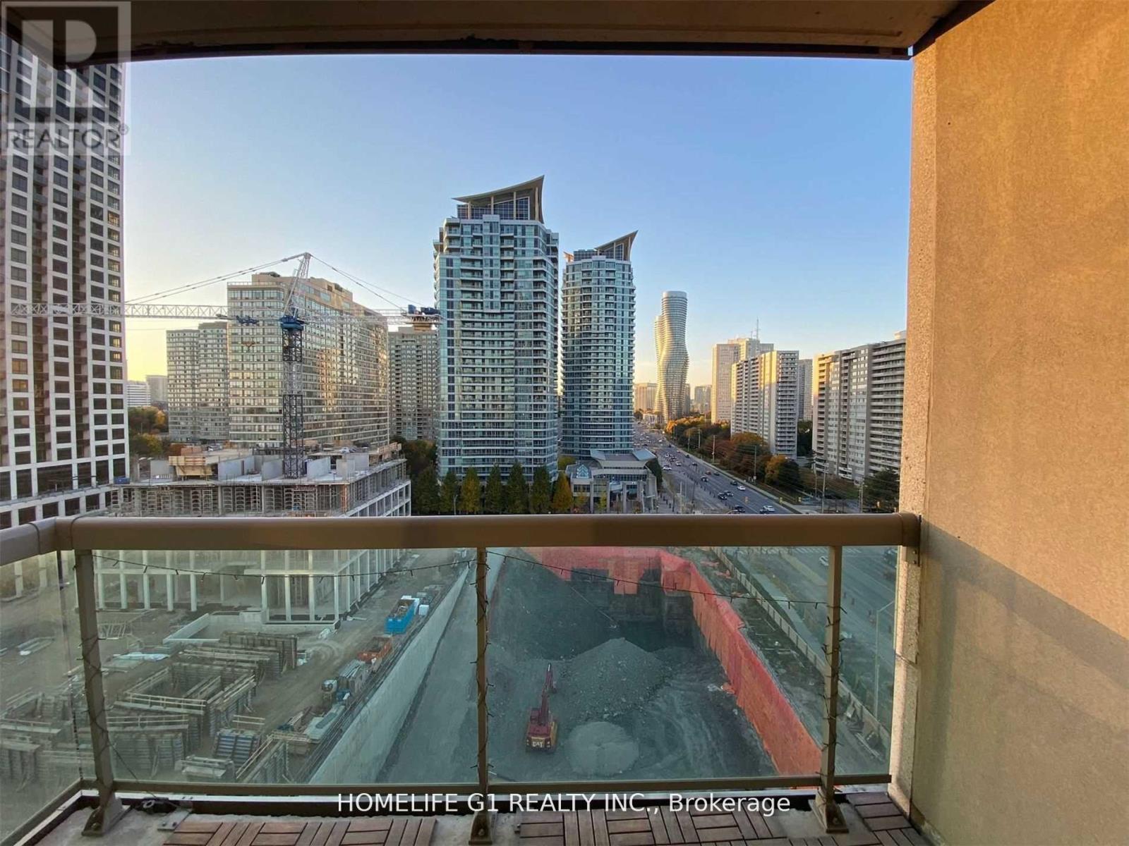 1208 - 3504 Hurontario Street, Mississauga, Ontario  L5B 1P2 - Photo 8 - W12576884