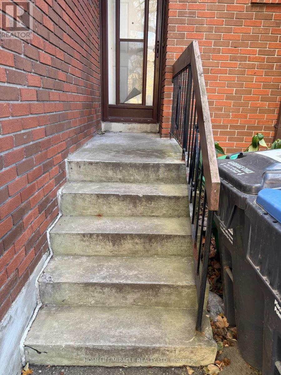 96 CARLETON PLACE, Brampton, Ontario