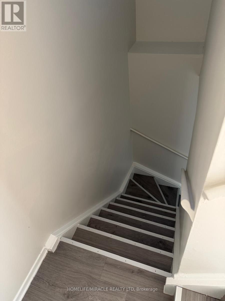 96 Carleton Place, Brampton, Ontario  L6T 3Z4 - Photo 2 - W12576896