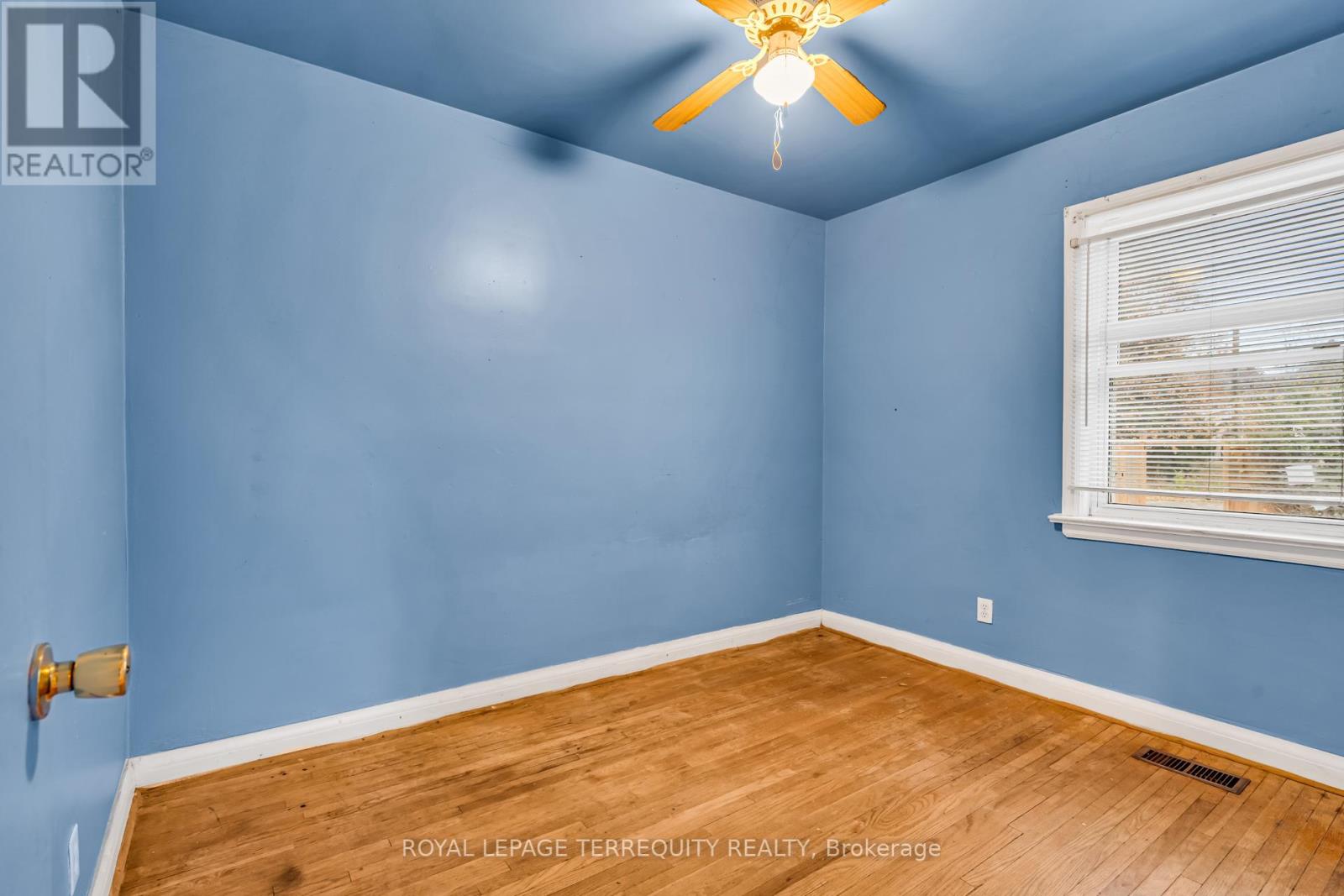 29 Woolton Crescent, Toronto, Ontario  M6M 4L1 - Photo 13 - W12576900