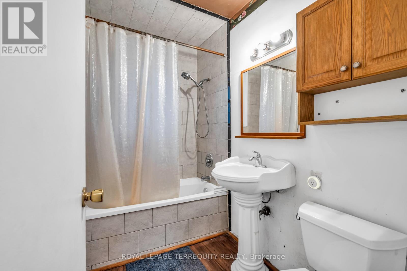 29 Woolton Crescent, Toronto, Ontario  M6M 4L1 - Photo 15 - W12576900