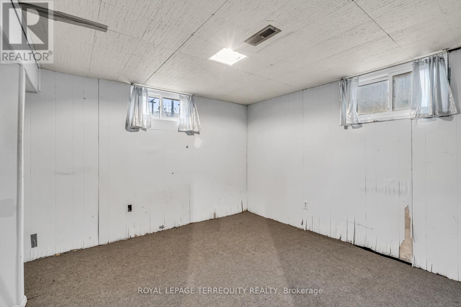 29 Woolton Crescent, Toronto, Ontario  M6M 4L1 - Photo 17 - W12576900