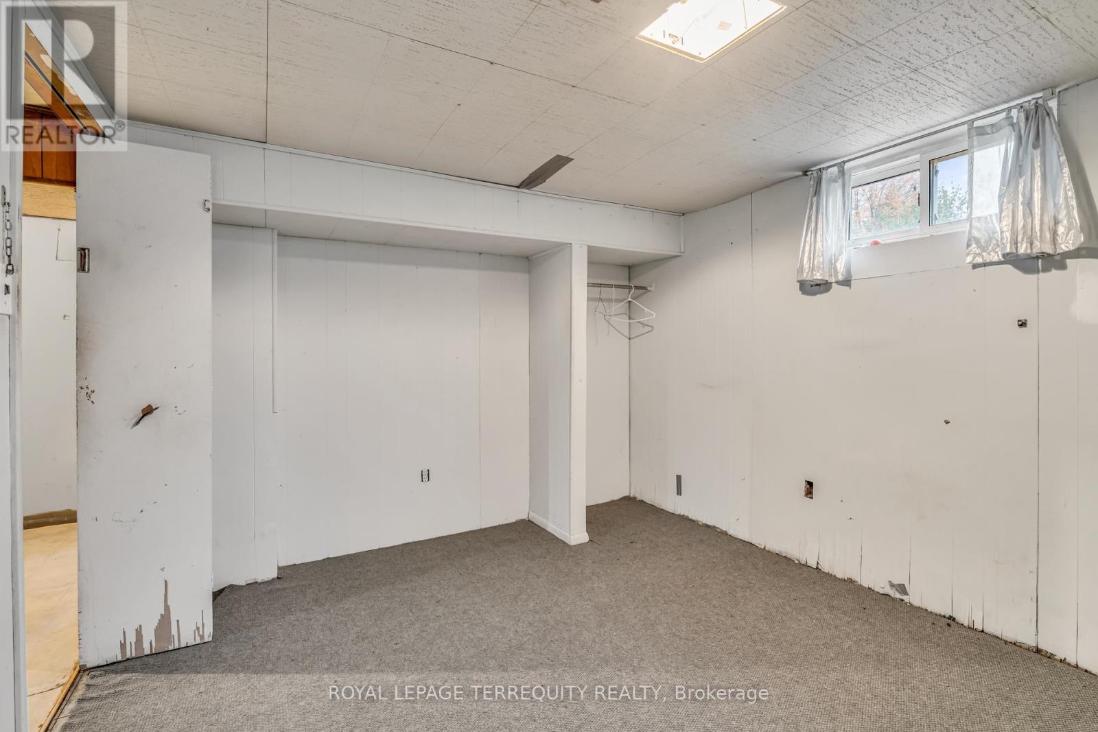 29 Woolton Crescent, Toronto, Ontario  M6M 4L1 - Photo 18 - W12576900