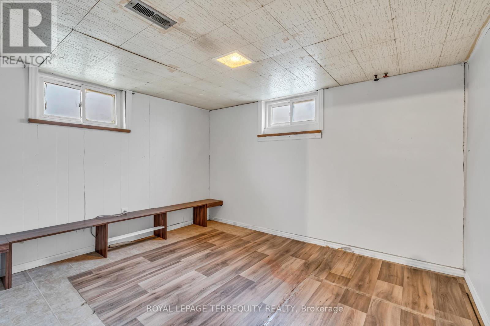 29 Woolton Crescent, Toronto, Ontario  M6M 4L1 - Photo 19 - W12576900