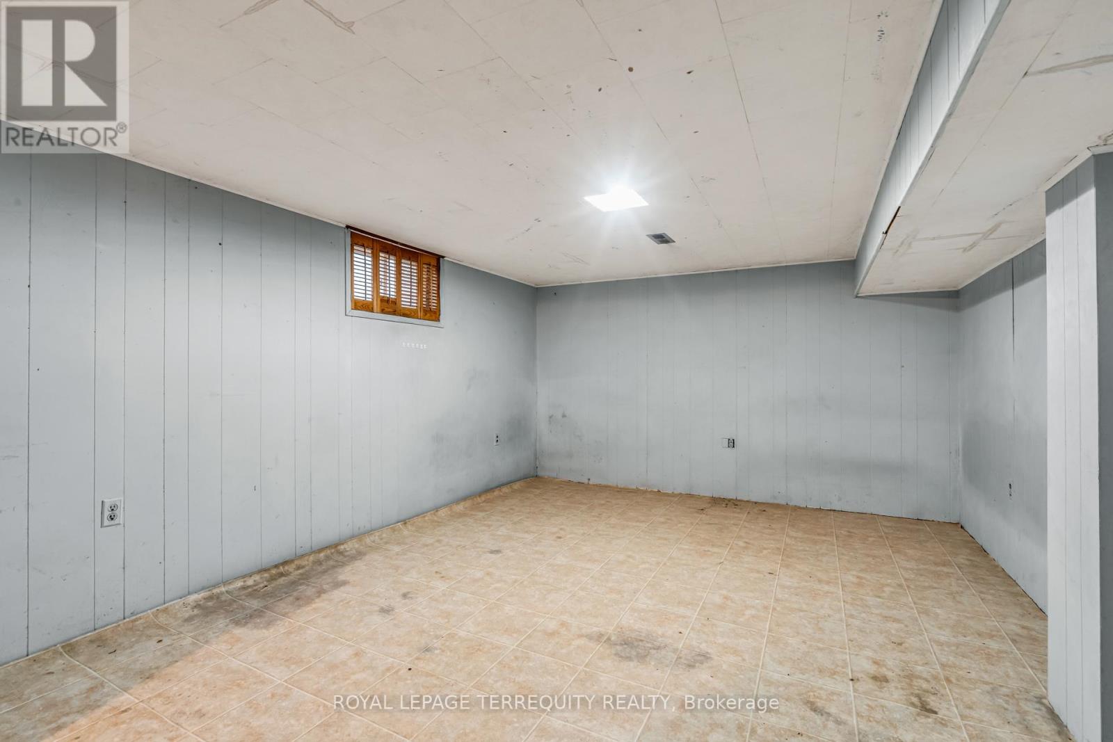 29 Woolton Crescent, Toronto, Ontario  M6M 4L1 - Photo 21 - W12576900