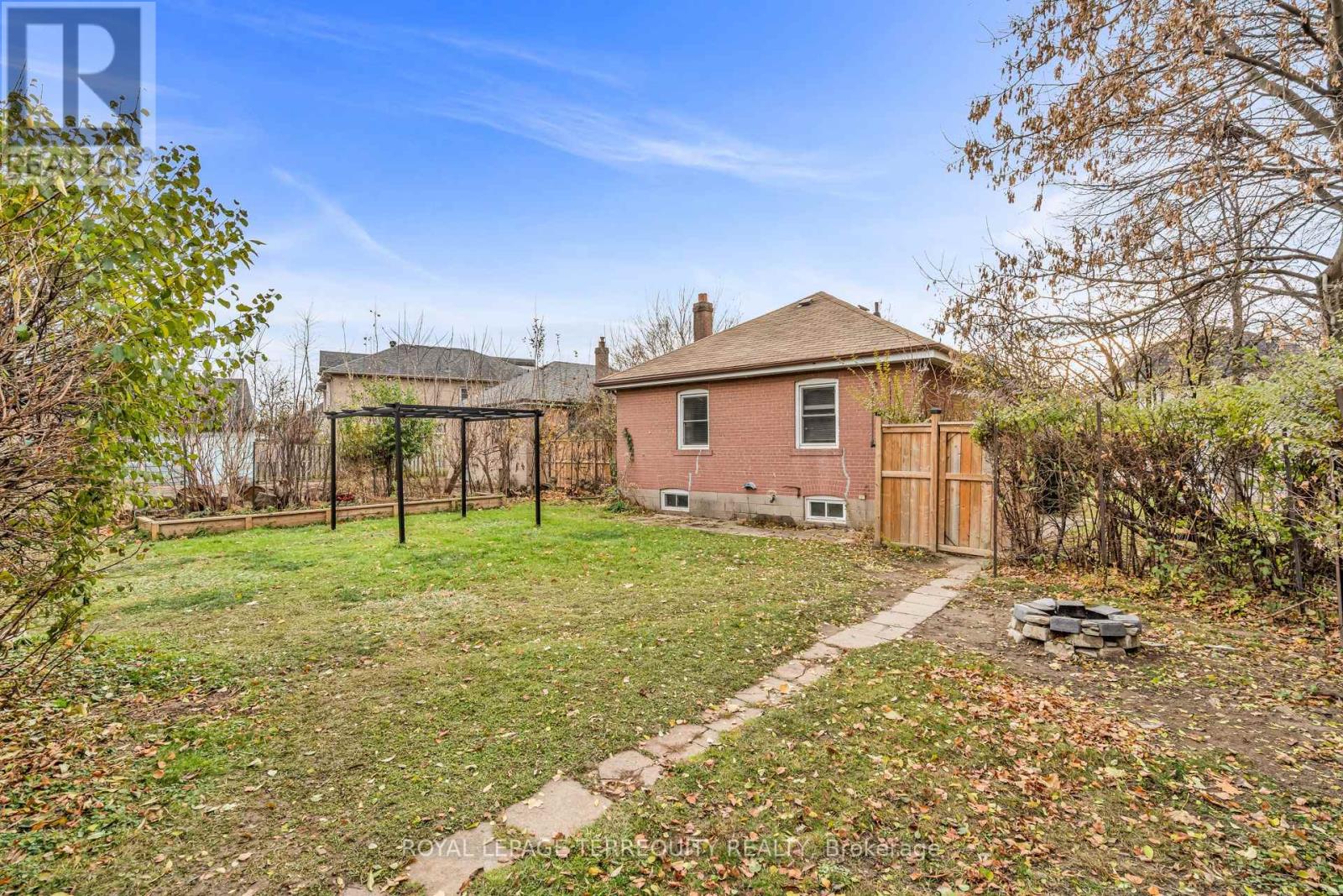 29 Woolton Crescent, Toronto, Ontario  M6M 4L1 - Photo 25 - W12576900