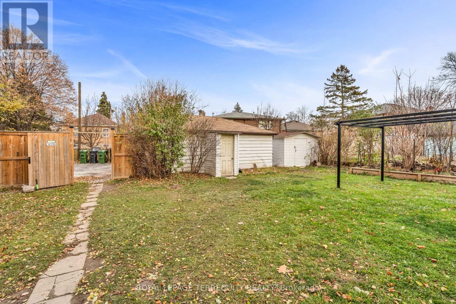 29 Woolton Crescent, Toronto, Ontario  M6M 4L1 - Photo 26 - W12576900