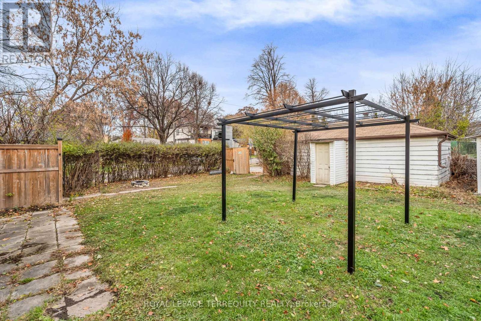 29 Woolton Crescent, Toronto, Ontario  M6M 4L1 - Photo 27 - W12576900