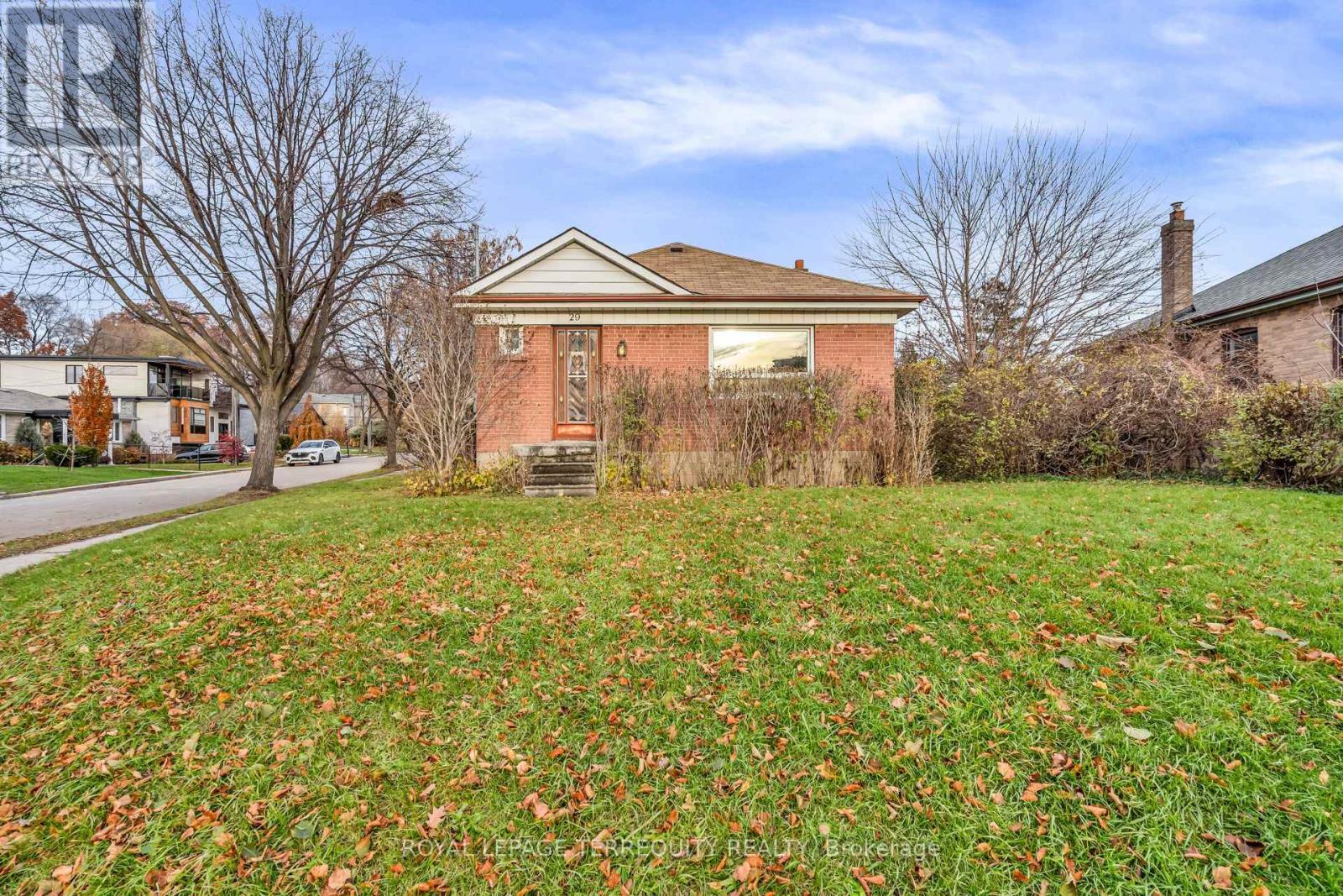 29 Woolton Crescent, Toronto, Ontario  M6M 4L1 - Photo 28 - W12576900