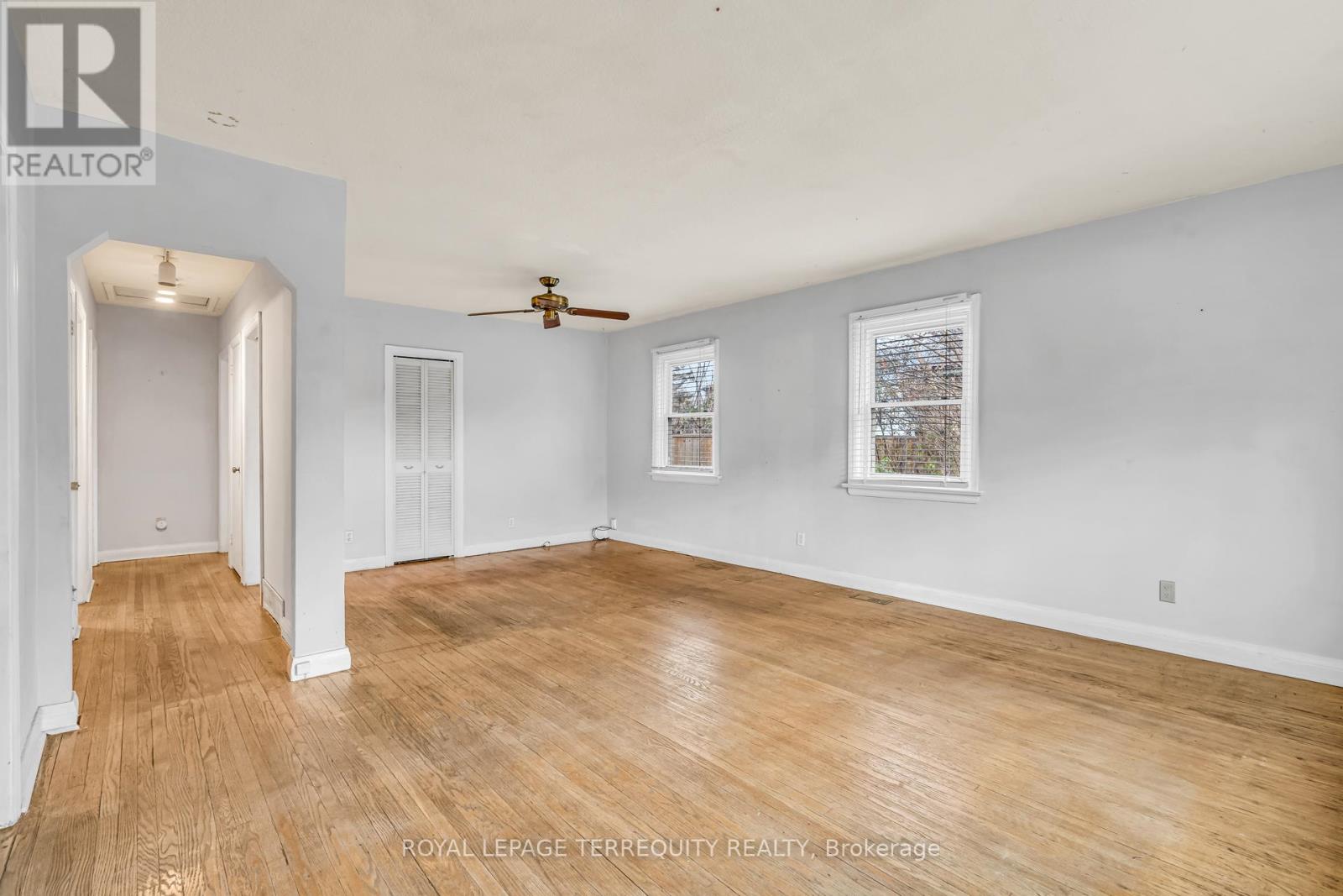 29 Woolton Crescent, Toronto, Ontario  M6M 4L1 - Photo 4 - W12576900