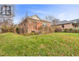 29 WOOLTON CRESCENT, Toronto, Ontario