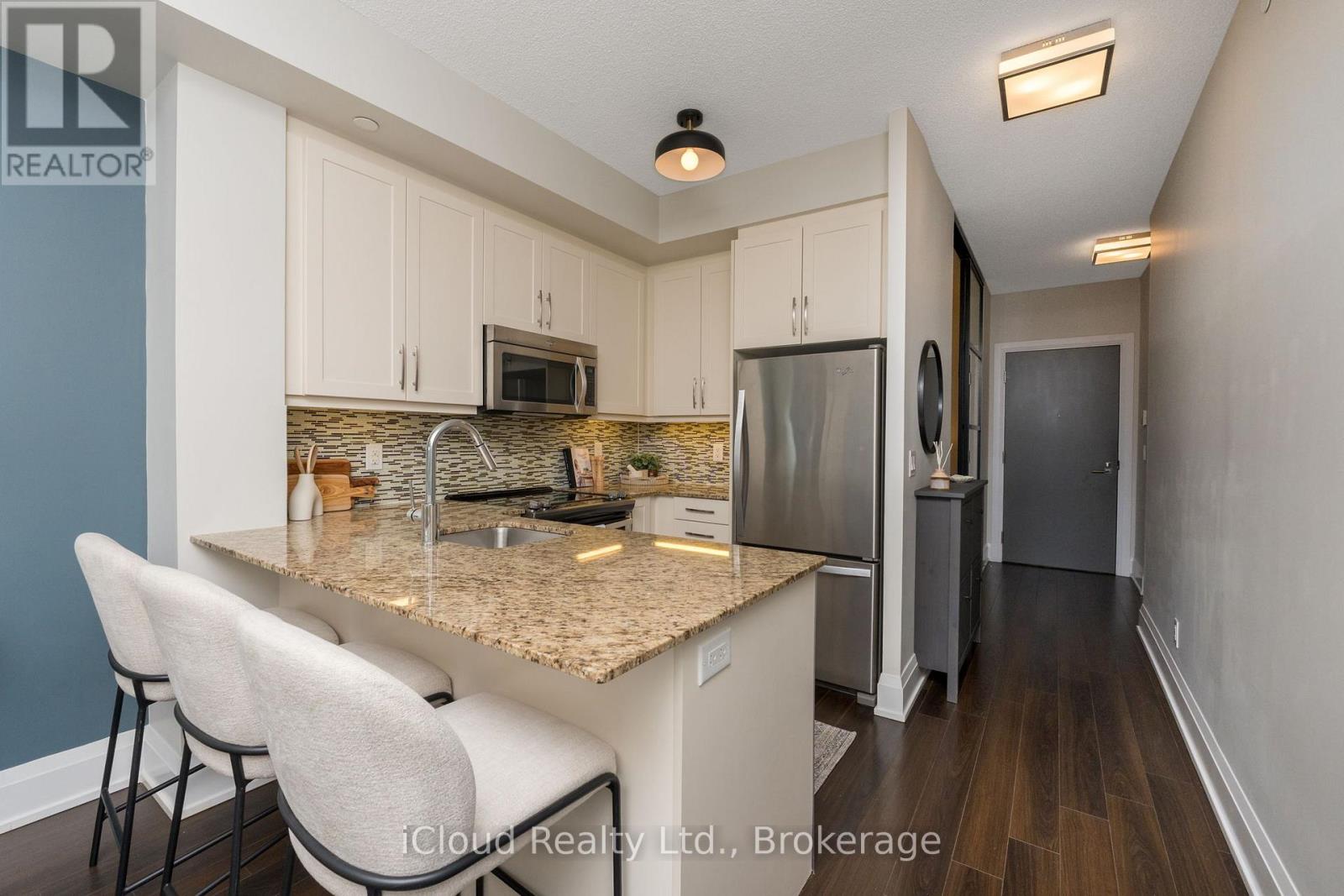 714 - 1 Old Mill Drive, Toronto, Ontario  M6S 0A1 - Photo 16 - W12576932