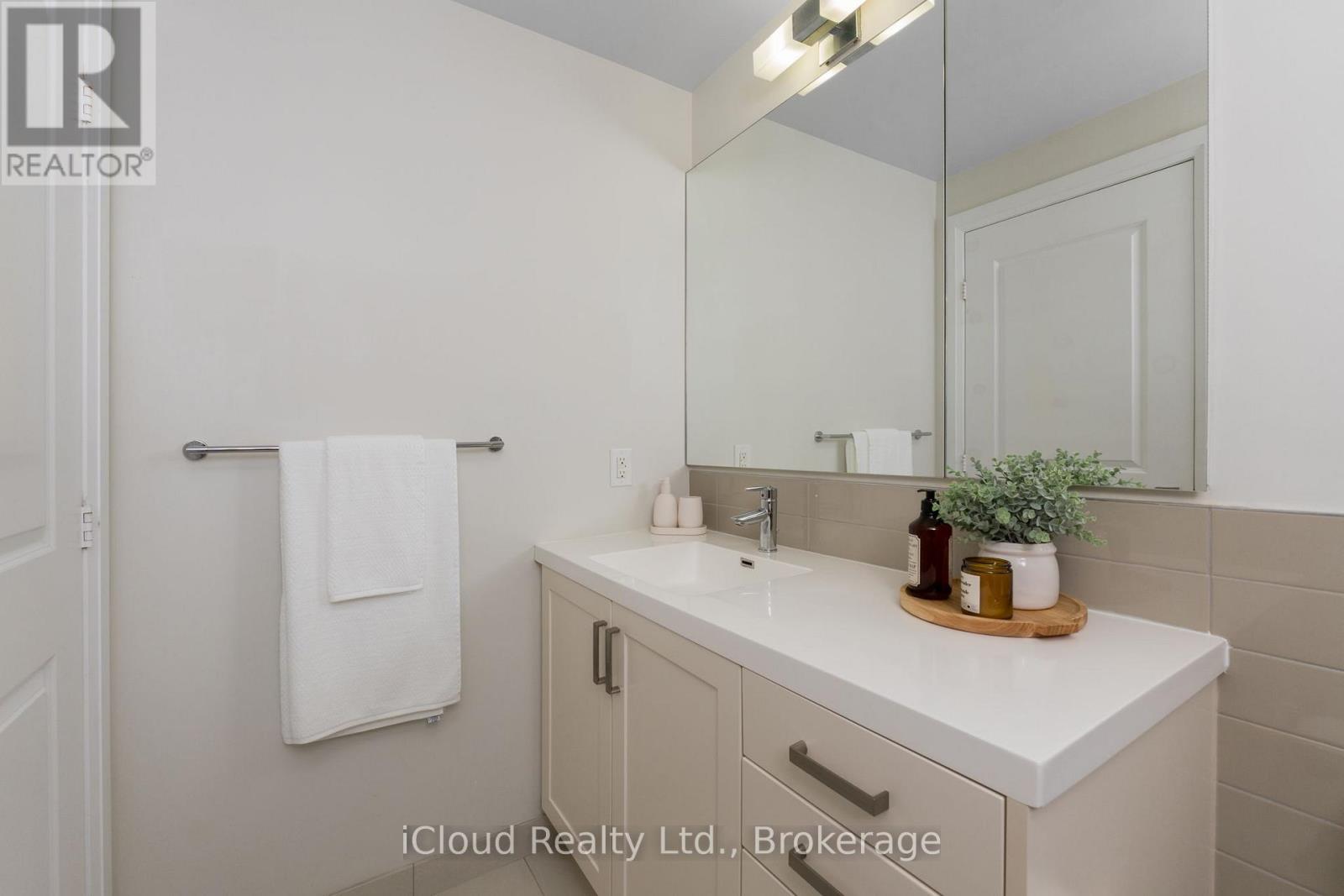 714 - 1 Old Mill Drive, Toronto, Ontario  M6S 0A1 - Photo 23 - W12576932