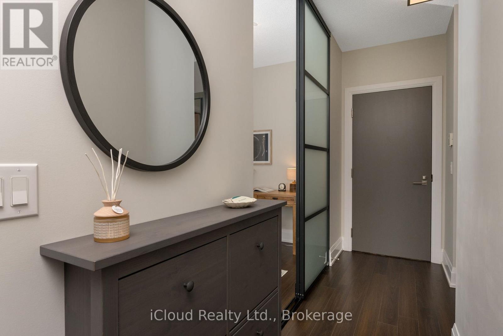 714 - 1 Old Mill Drive, Toronto, Ontario  M6S 0A1 - Photo 25 - W12576932