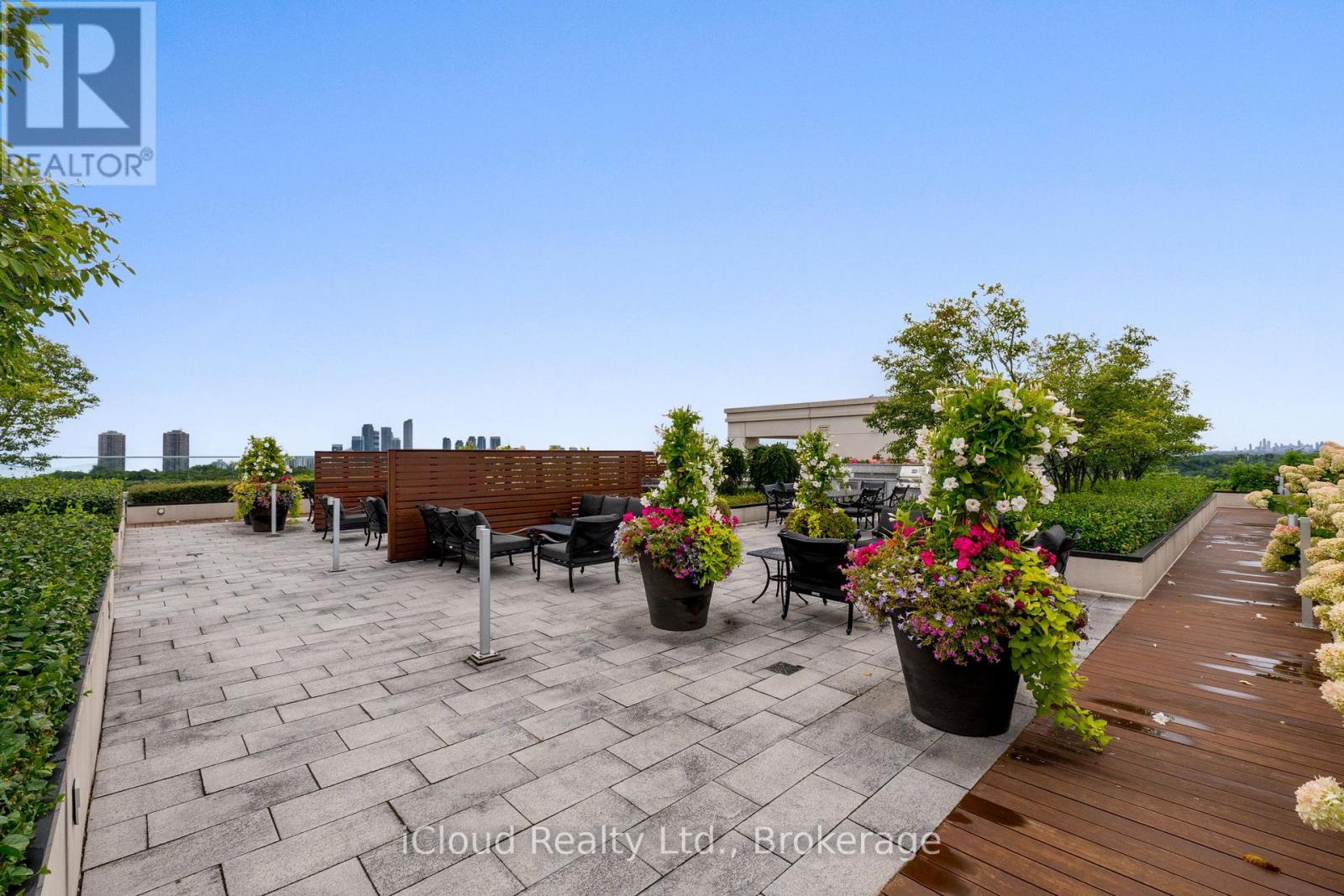 714 - 1 Old Mill Drive, Toronto, Ontario  M6S 0A1 - Photo 32 - W12576932