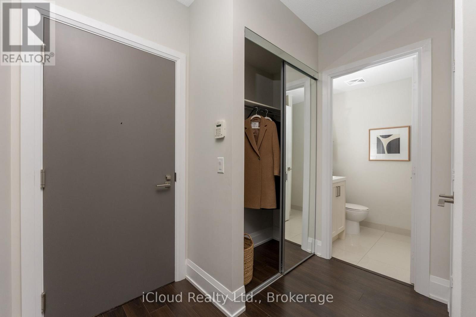 714 - 1 Old Mill Drive, Toronto, Ontario  M6S 0A1 - Photo 5 - W12576932