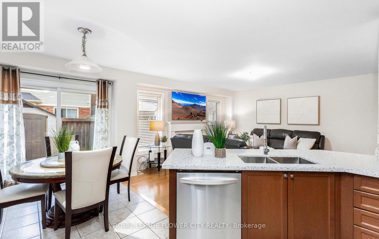 47 Haverty Trail, Brampton, Ontario  L7A 0S3 - Photo 6 - W12576960