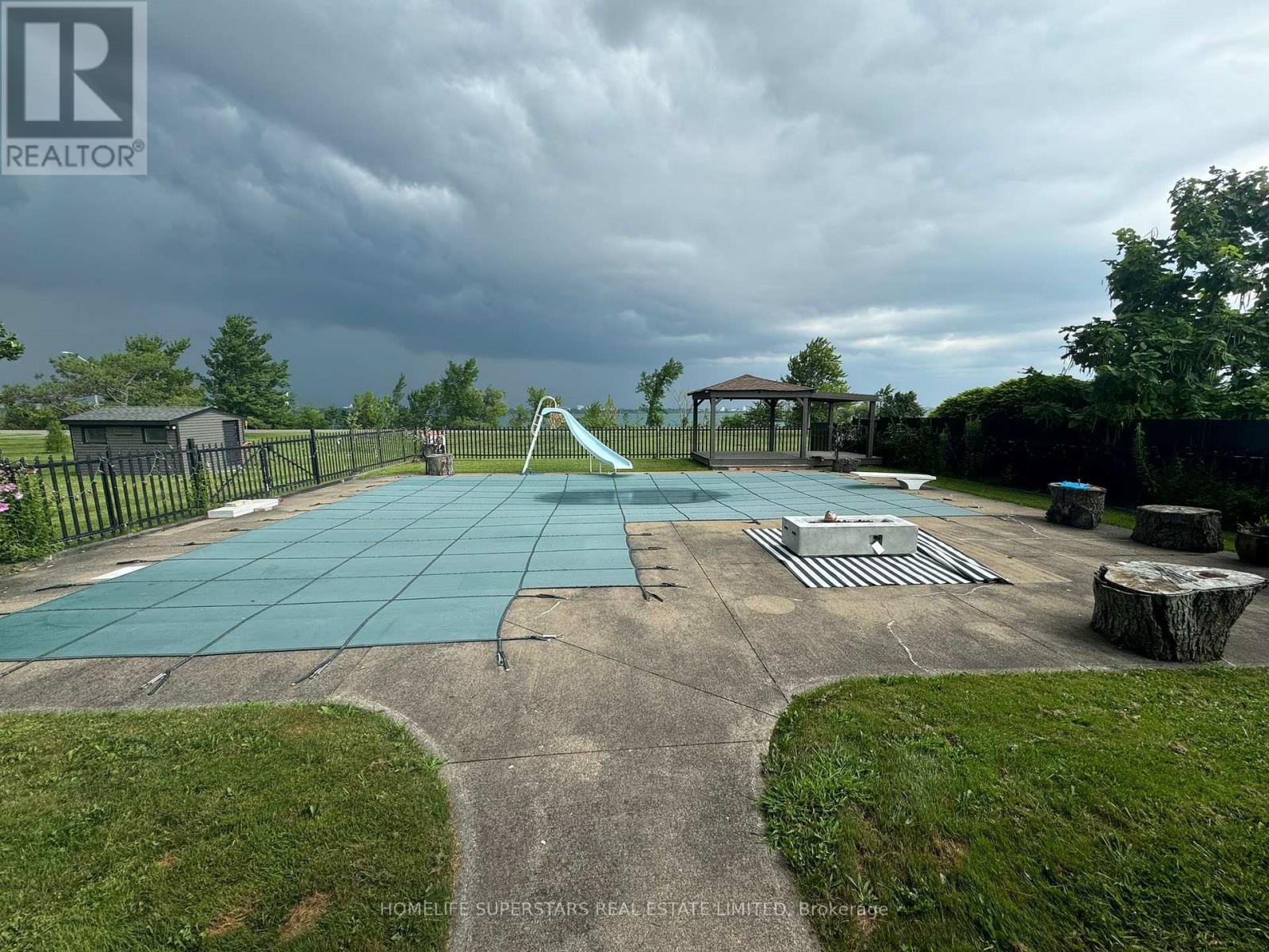 8176 Sarah Street, Niagara Falls, Ontario L2G 6T5 - Photo 2 - X12576962