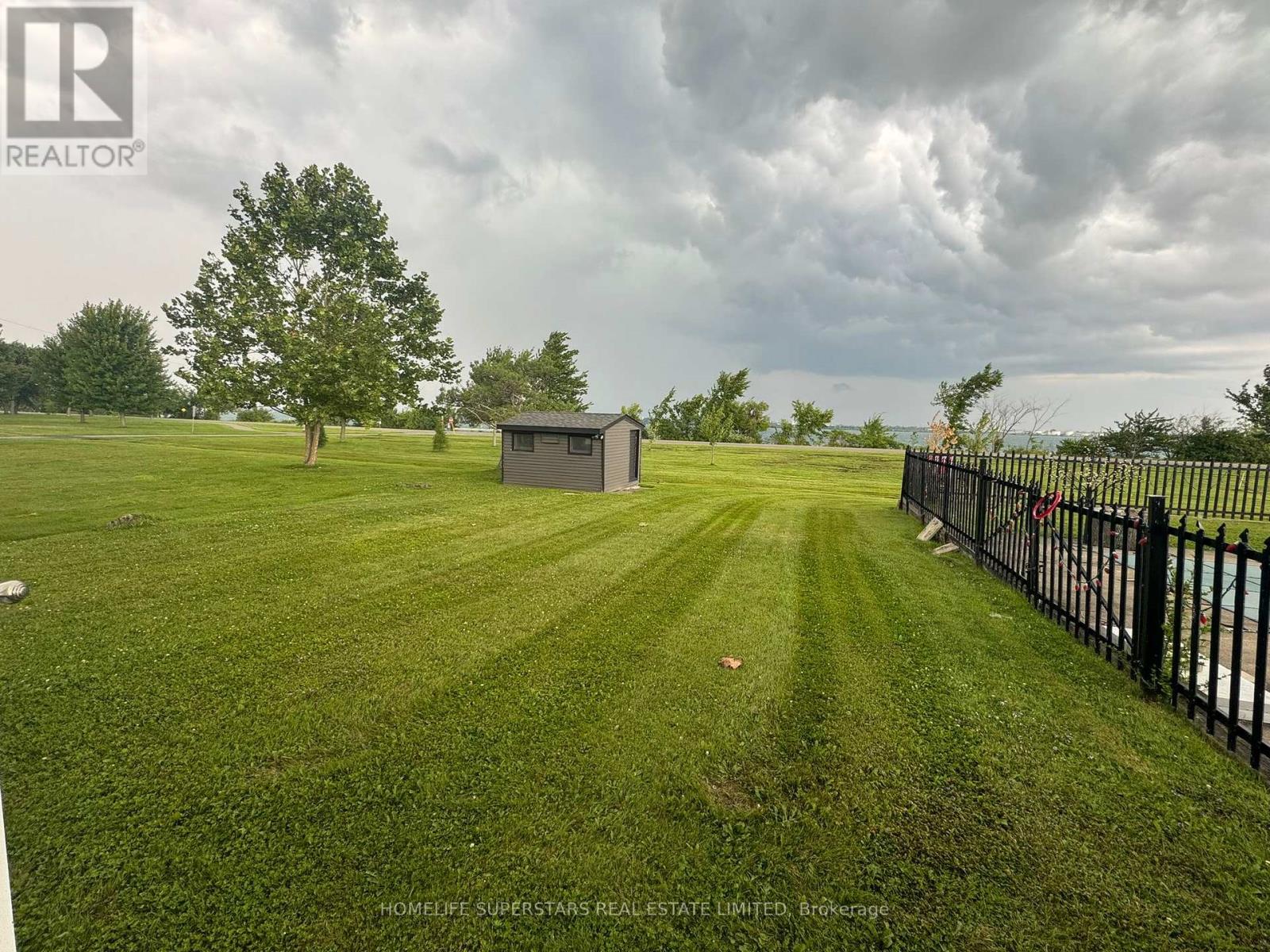 8176 Sarah Street, Niagara Falls, Ontario L2G 6T5 - Photo 3 - X12576962