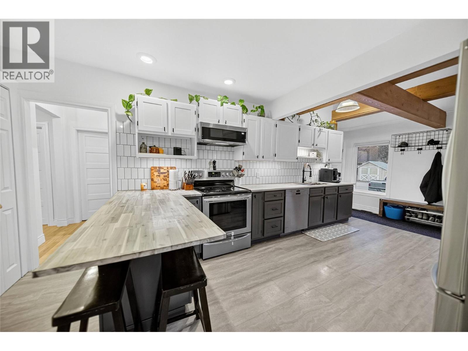 38 101st Avenue, Kimberley, British Columbia  V1A 1A3 - Photo 8 - 10369917