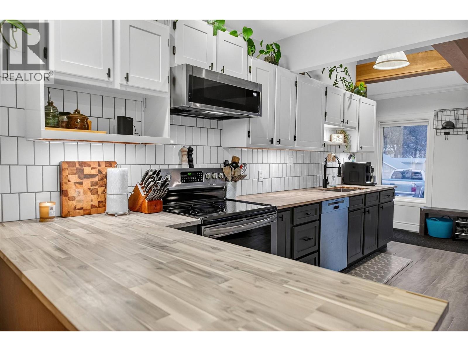 38 101st Avenue, Kimberley, British Columbia  V1A 1A3 - Photo 3 - 10369917