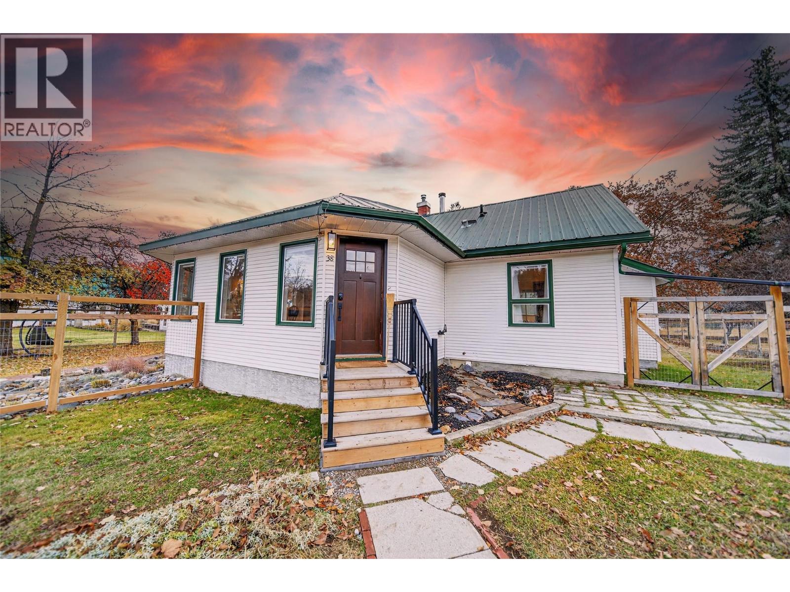 38 101st Avenue, Kimberley, British Columbia  V1A 1A3 - Photo 1 - 10369917