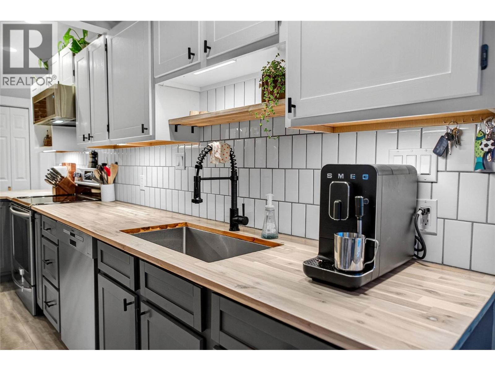 38 101st Avenue, Kimberley, British Columbia  V1A 1A3 - Photo 6 - 10369917