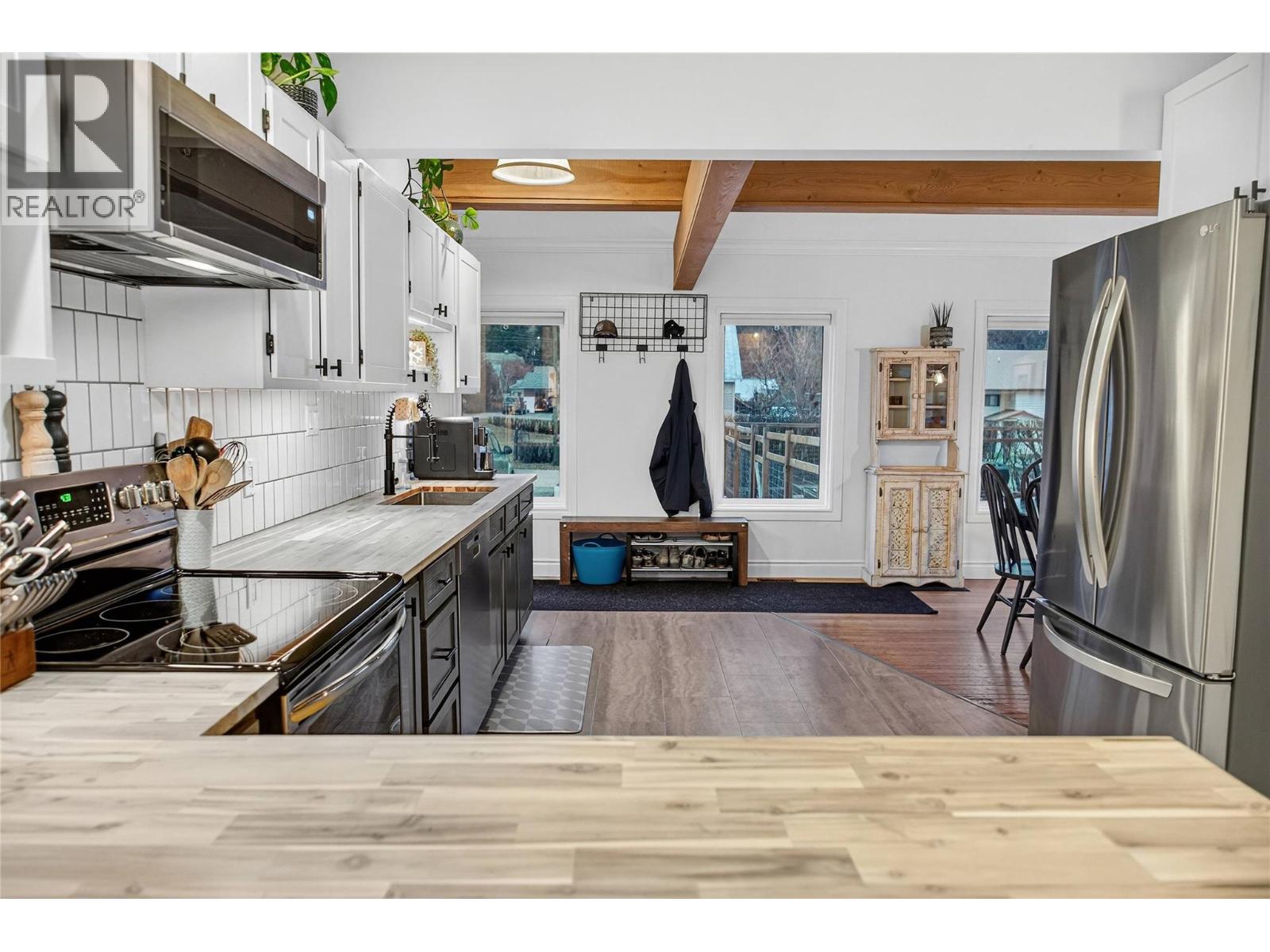 38 101st Avenue, Kimberley, British Columbia  V1A 1A3 - Photo 5 - 10369917