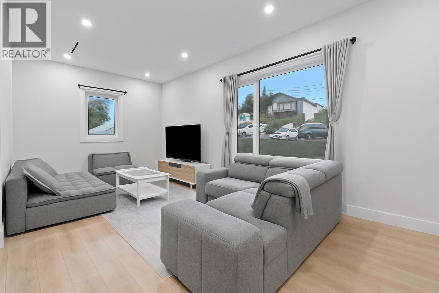 5499 Manor Street, Burnaby, British Columbia  V5G 1B6 - Photo 8 - R3070134