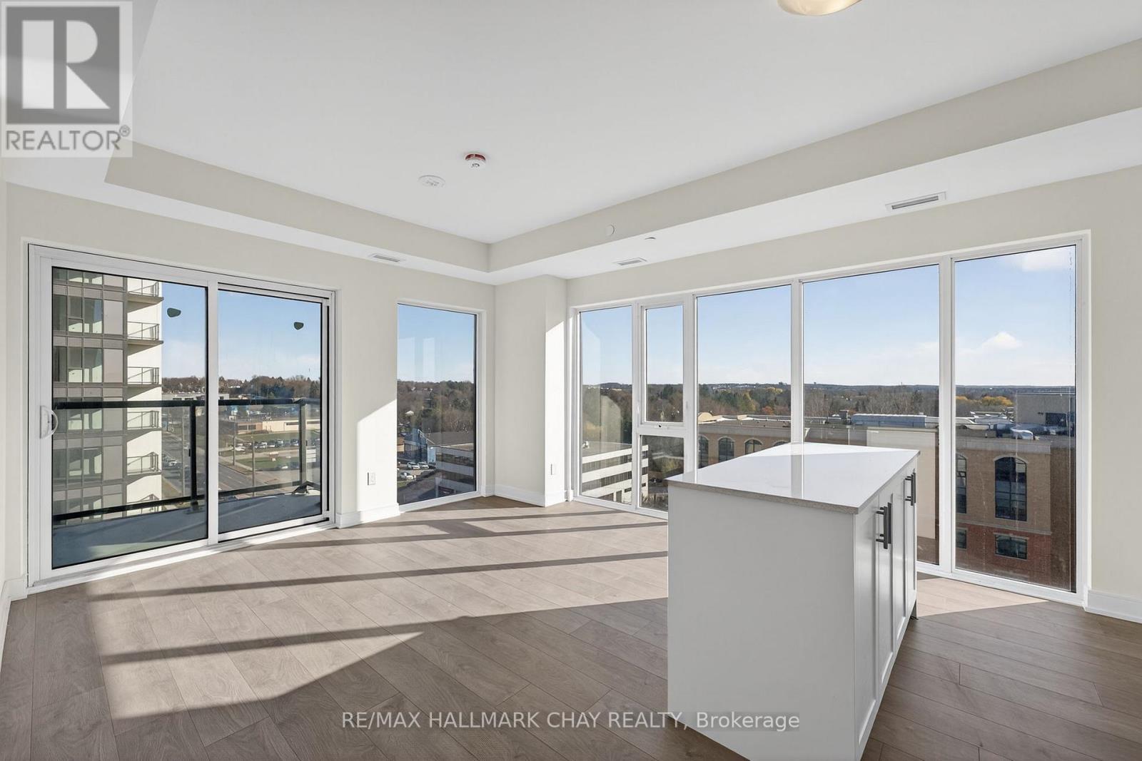 A908 - 715 Davis Drive, Newmarket, Ontario  L3Y 0J2 - Photo 1 - N12576528