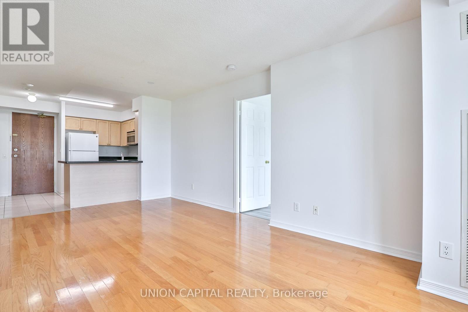 612 - 23 Oneida Crescent, Richmond Hill, Ontario  L4B 0A2 - Photo 8 - N12577010