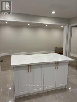 23 Michigan Avenue, Brampton, Ontario L6Y 4N5 - Photo 3 - W12576994