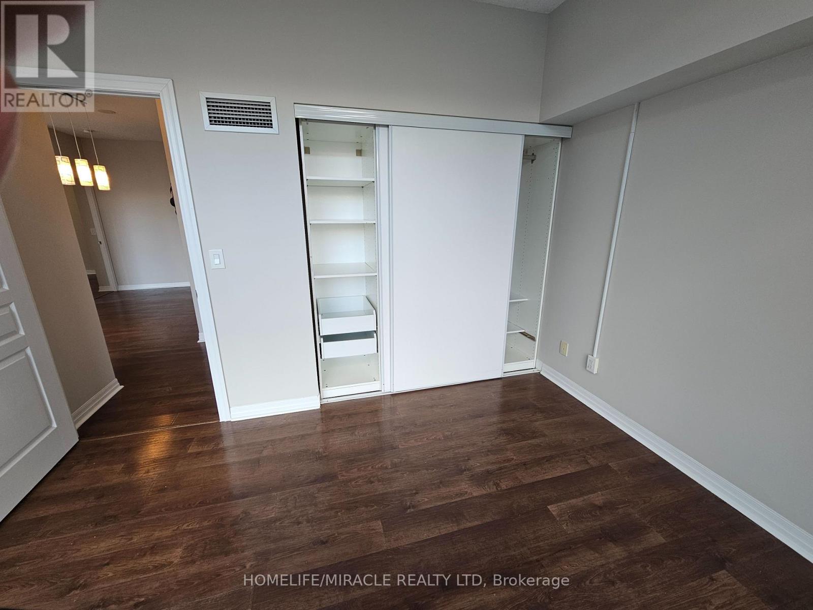 406 - 225 Webb Drive, Mississauga, Ontario  L5B 4P2 - Photo 15 - W12577004