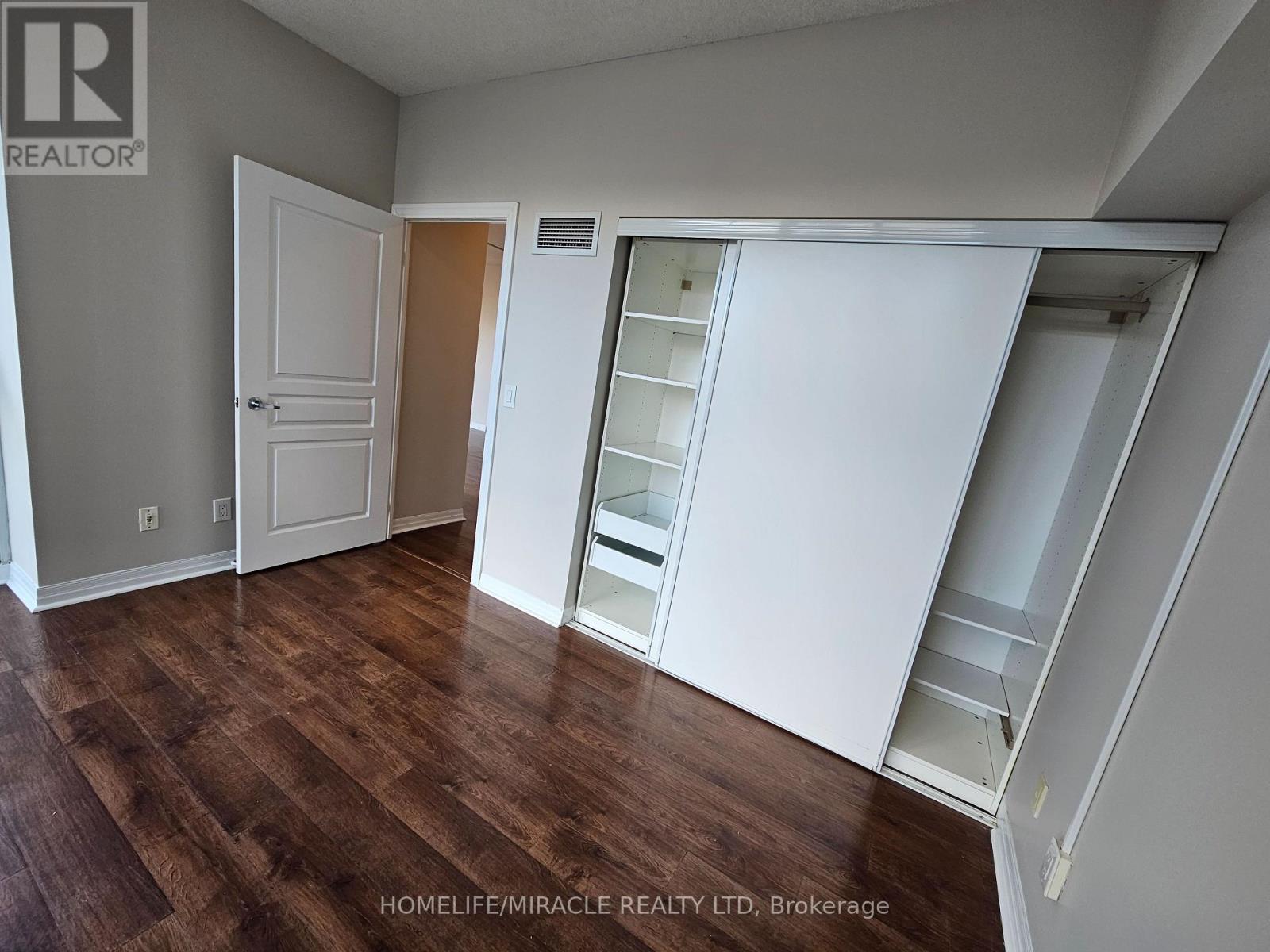 406 - 225 Webb Drive, Mississauga, Ontario  L5B 4P2 - Photo 16 - W12577004