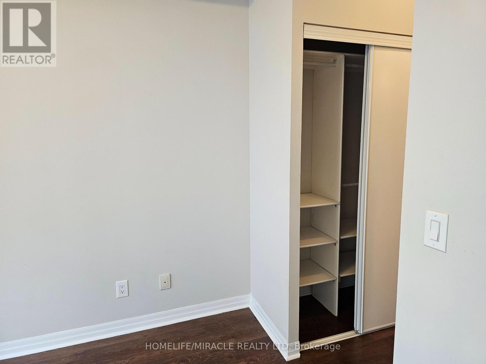 406 - 225 Webb Drive, Mississauga, Ontario  L5B 4P2 - Photo 21 - W12577004