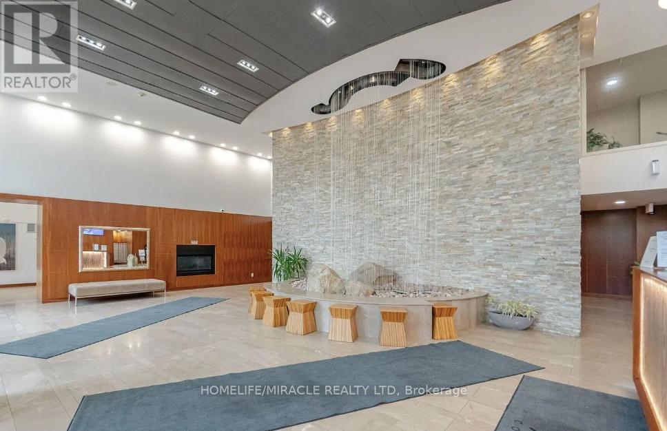 406 - 225 Webb Drive, Mississauga, Ontario  L5B 4P2 - Photo 3 - W12577004