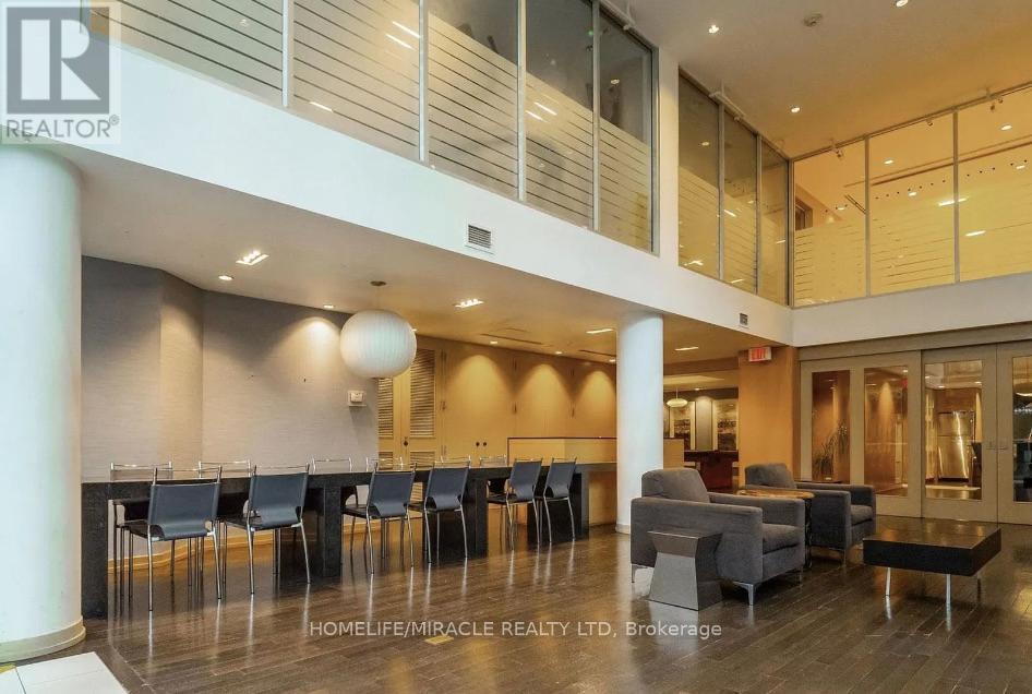 406 - 225 Webb Drive, Mississauga, Ontario  L5B 4P2 - Photo 4 - W12577004