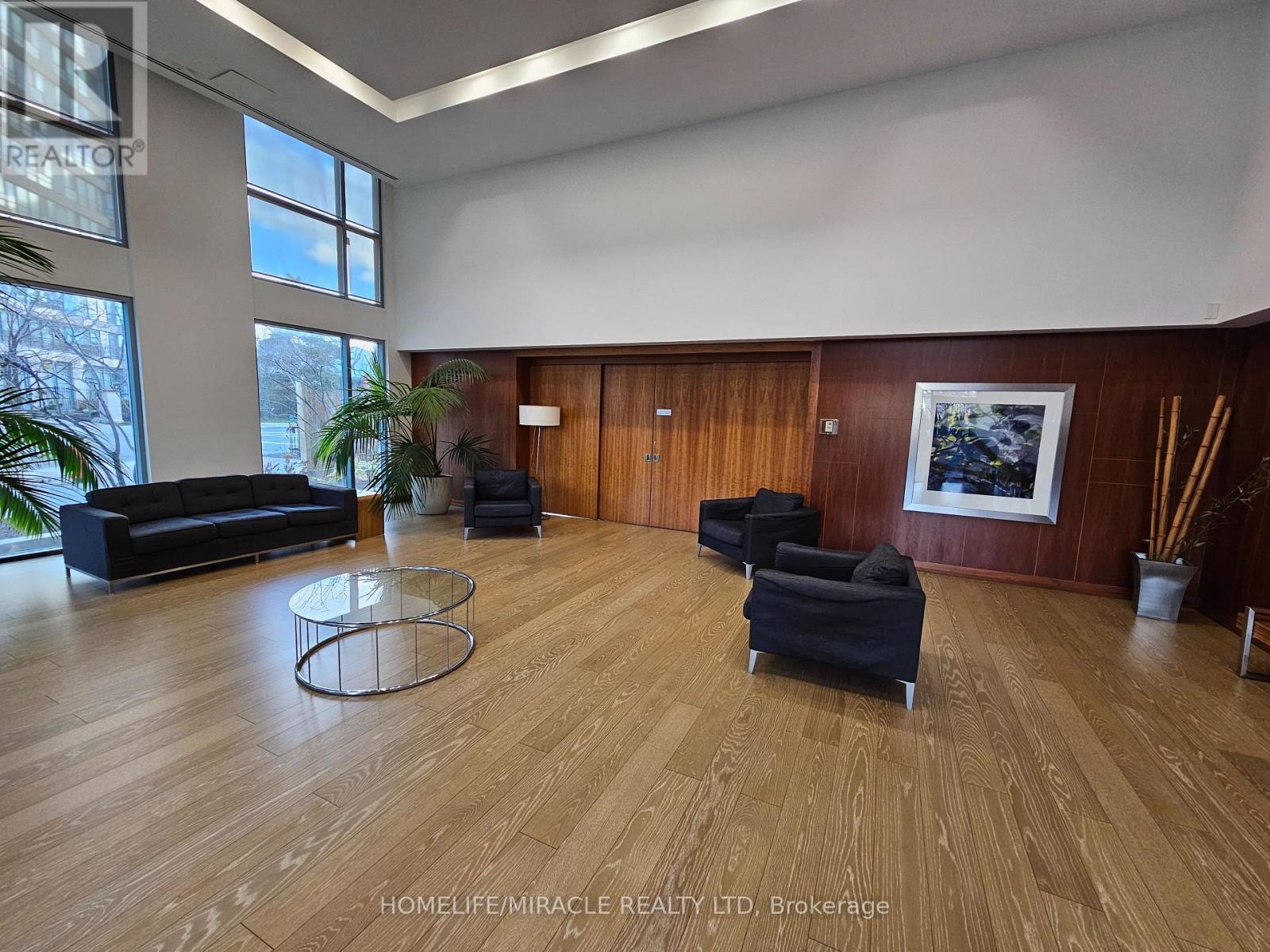 406 - 225 Webb Drive, Mississauga, Ontario  L5B 4P2 - Photo 5 - W12577004