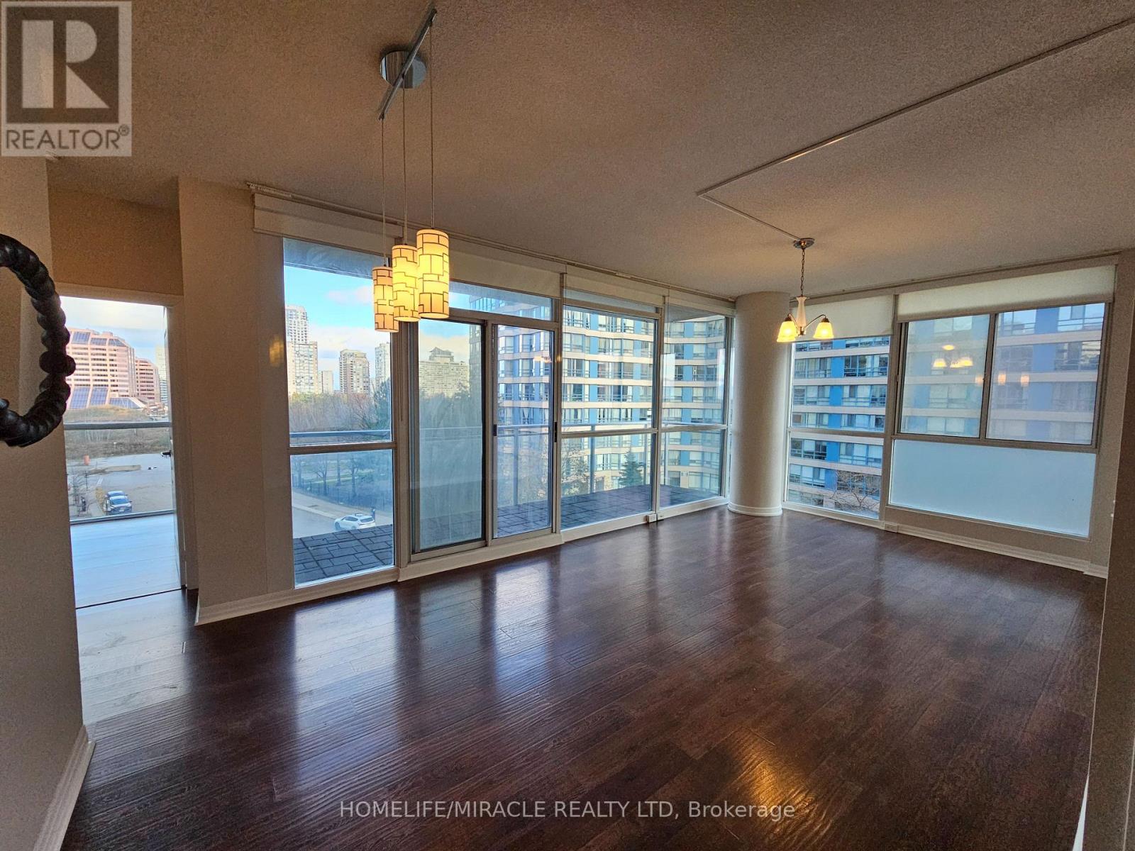 406 - 225 Webb Drive, Mississauga, Ontario  L5B 4P2 - Photo 6 - W12577004