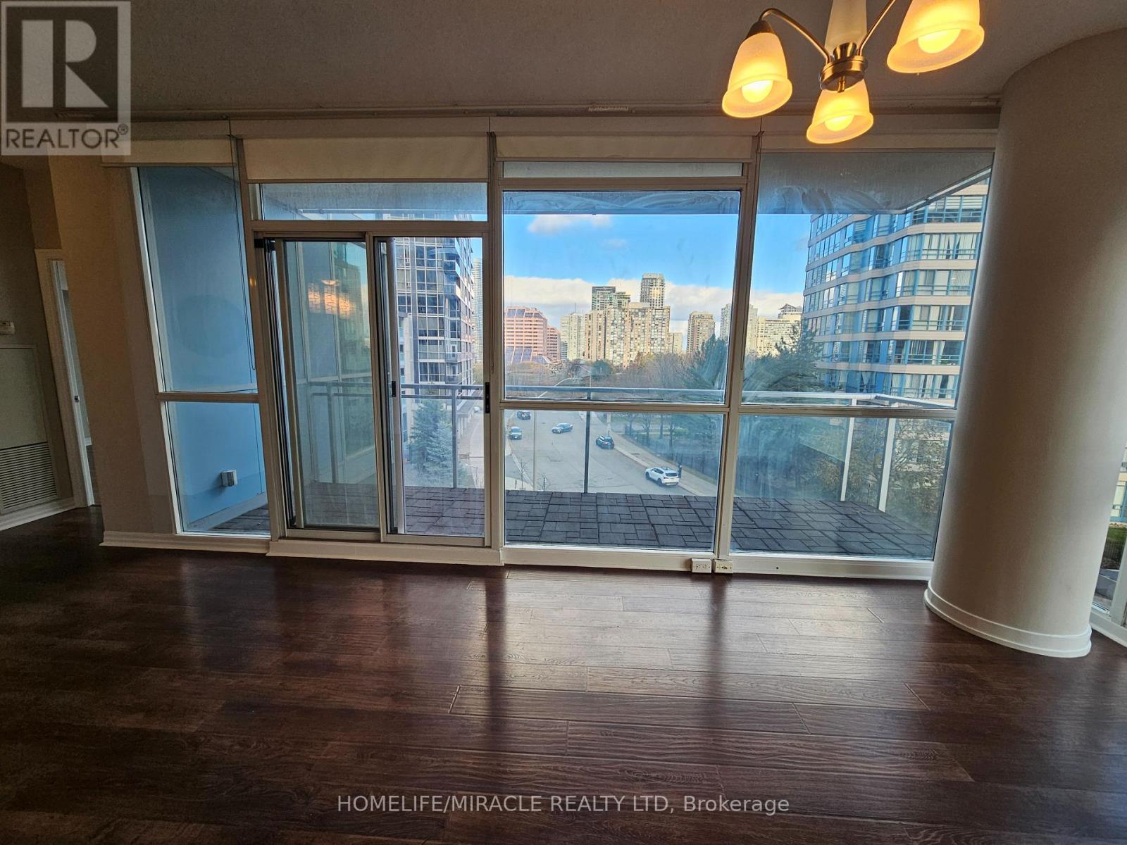 406 - 225 Webb Drive, Mississauga, Ontario  L5B 4P2 - Photo 8 - W12577004